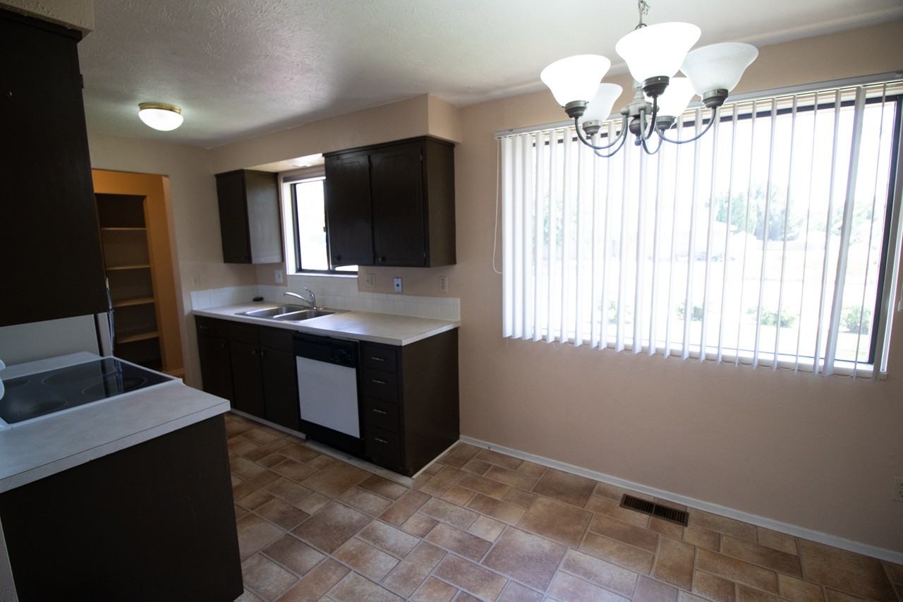 889 Nw 4th Ave #1 - Photo 5 of 18