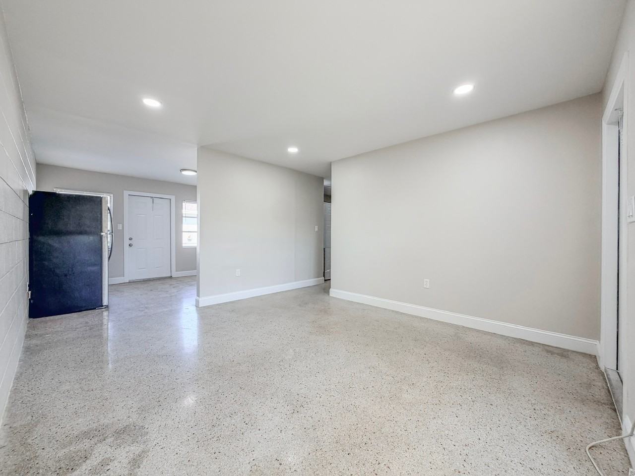 703 N 25th St #703 - Photo 2 of 28