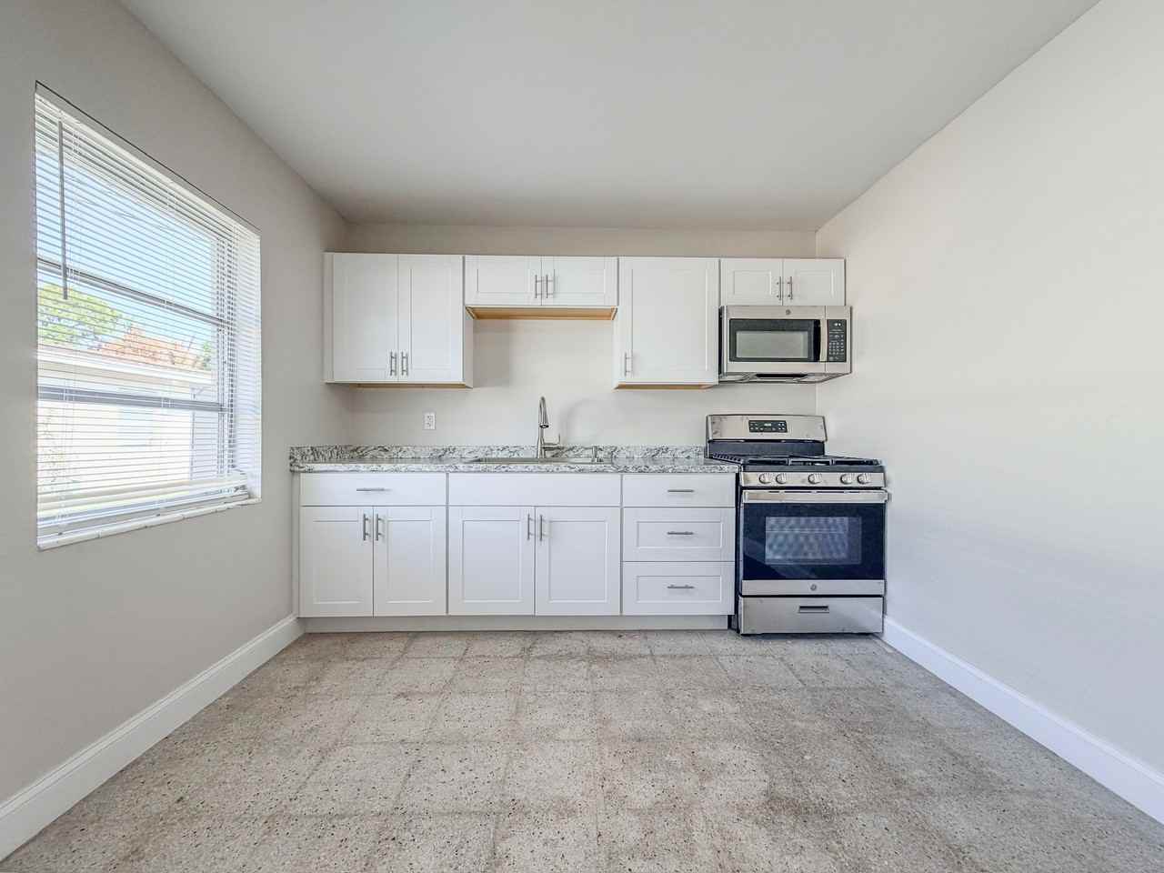 703 N 25th St #703 - Photo 4 of 28