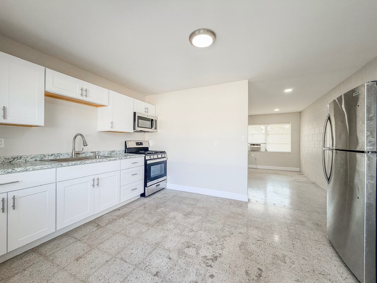 703 N 25th St #703 - Photo 5 of 28