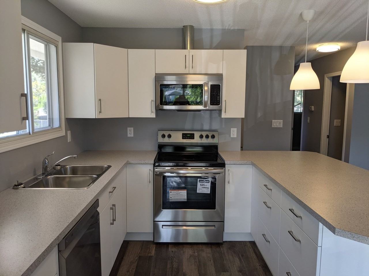 3170 Wawn Cres - Photo 3 of 17