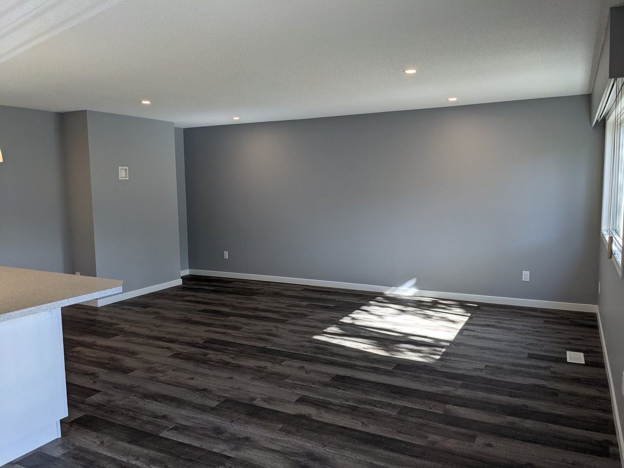 3170 Wawn Cres - Photo 5 of 17