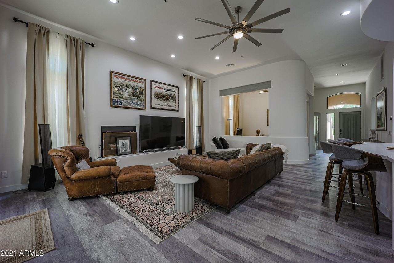 8136 E Beardsley Rd - Photo 3 of 31