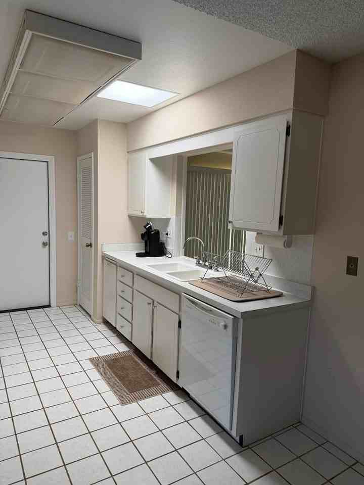 9209 W Glen Oaks Cir N - Photo 7 of 21