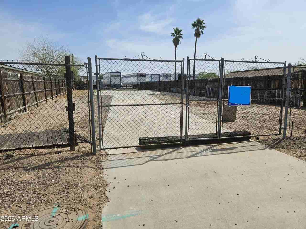 1584 N Wood St - Photo 2 of 4