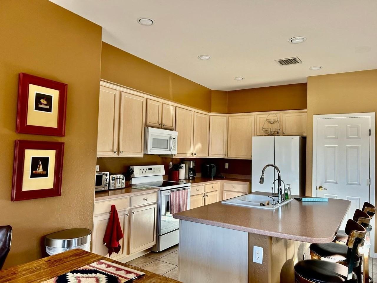 1040 Crown Ridge Rd - Photo 4 of 15