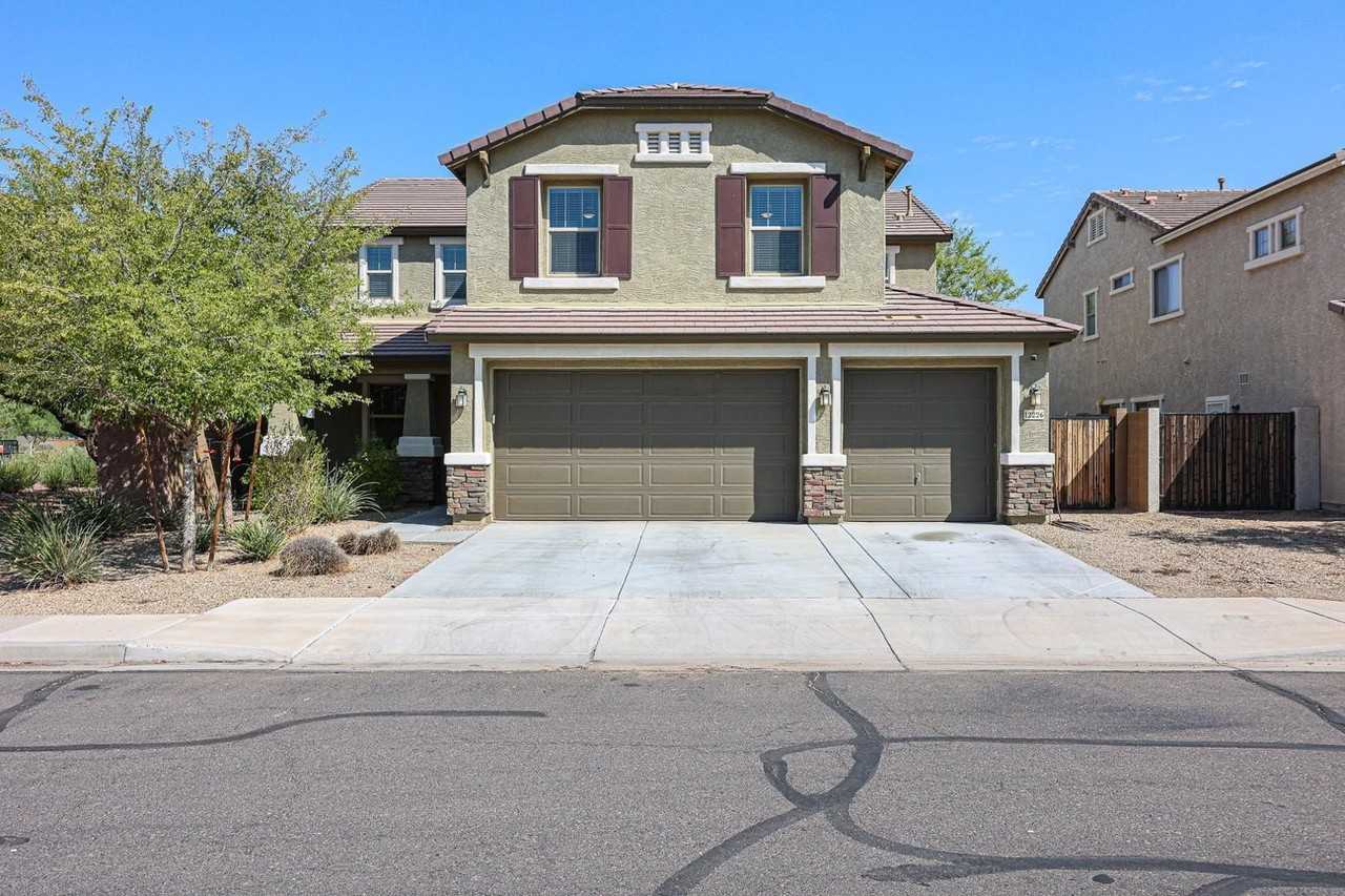 12226 W Locust Ln - Photo 3 of 40