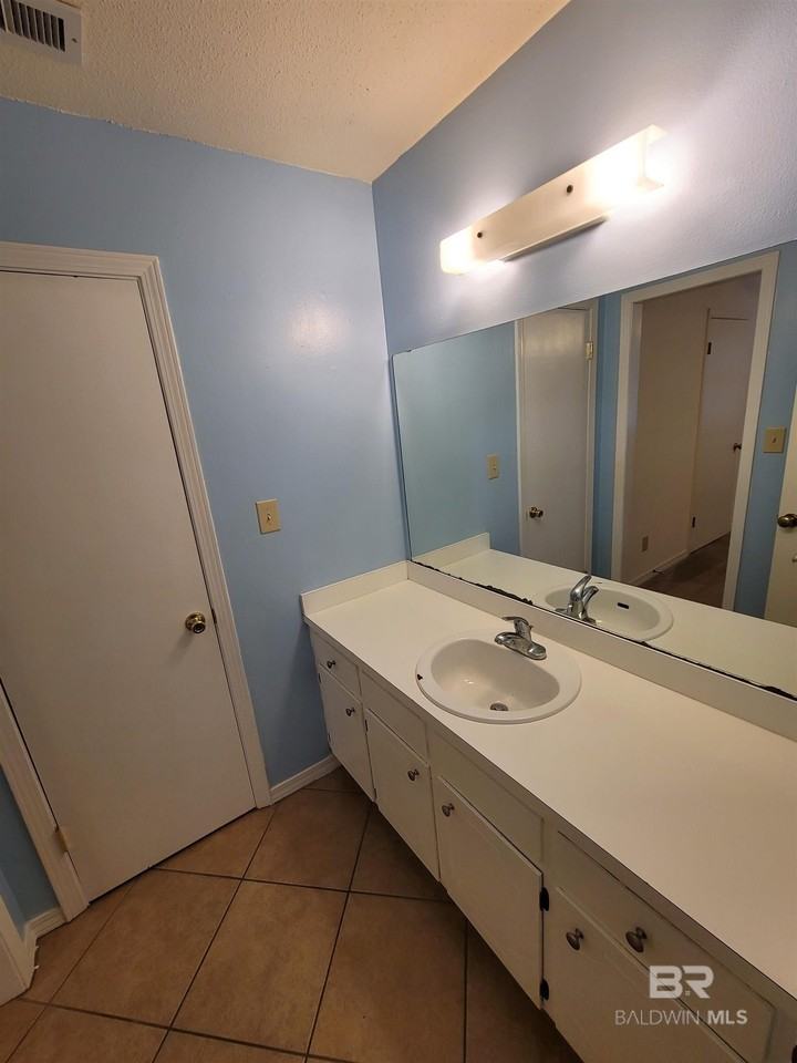 512 Lake Forest Blvd - Photo 6 of 19