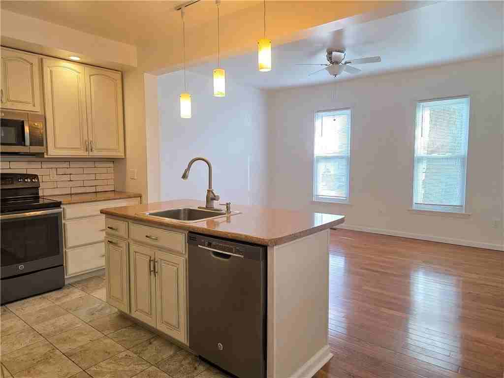 311 Woodview Ave Apt 101 - Photo 5 of 20