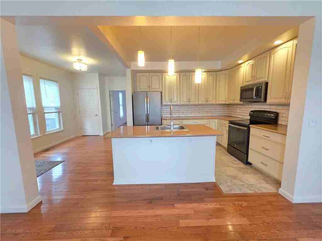 311 Woodview Ave Apt 101 - Photo 7 of 20