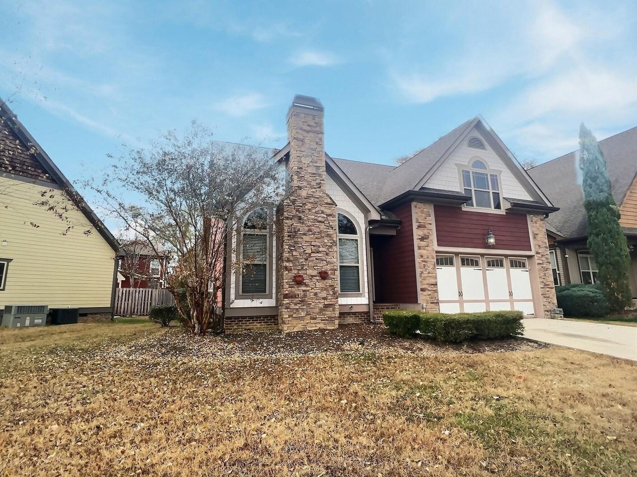 8385 Glenshire Ln - Photo 2 of 27