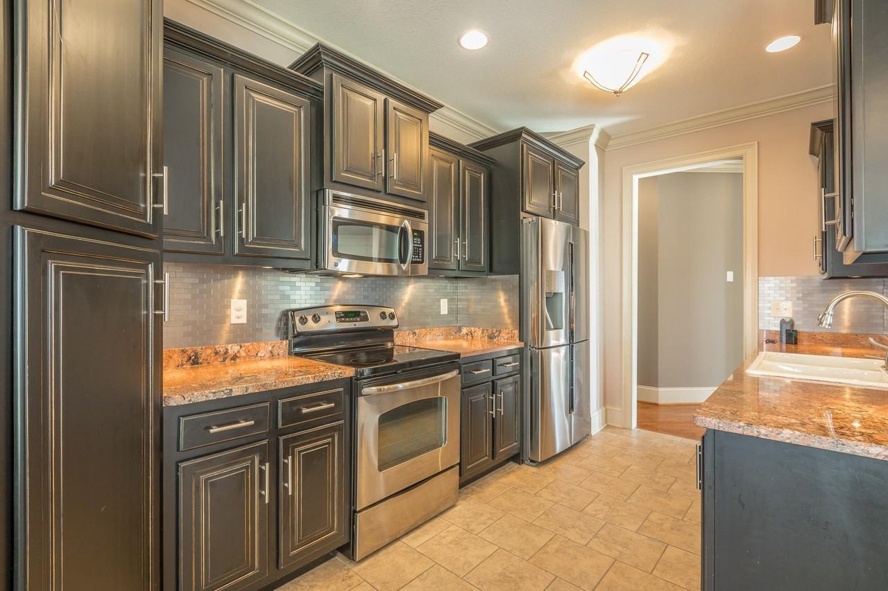 8385 Glenshire Ln - Photo 4 of 27