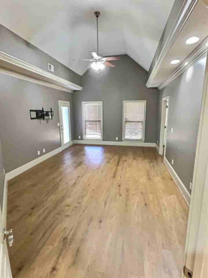 8385 Glenshire Ln - Photo 5 of 27