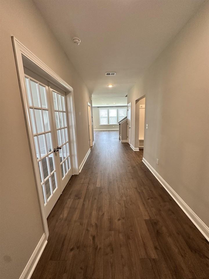 686 Oyster Dr - Photo 3 of 35