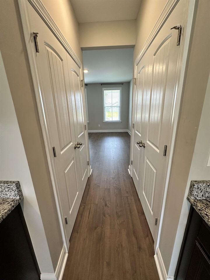 686 Oyster Dr - Photo 5 of 35