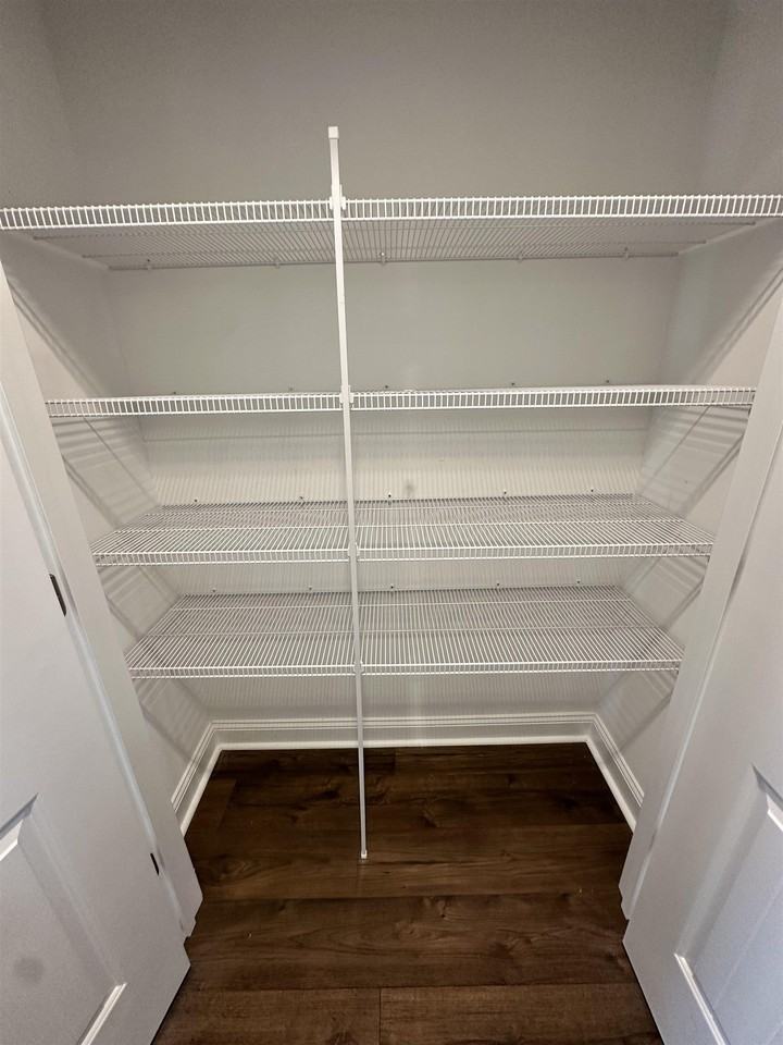 686 Oyster Dr - Photo 6 of 35