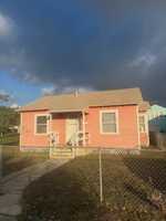 featured image of 736 S Houston St