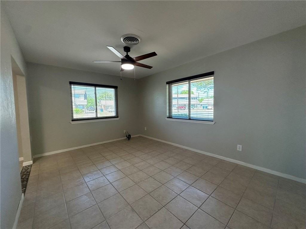 1123 Orion Dr - Photo 4 of 39