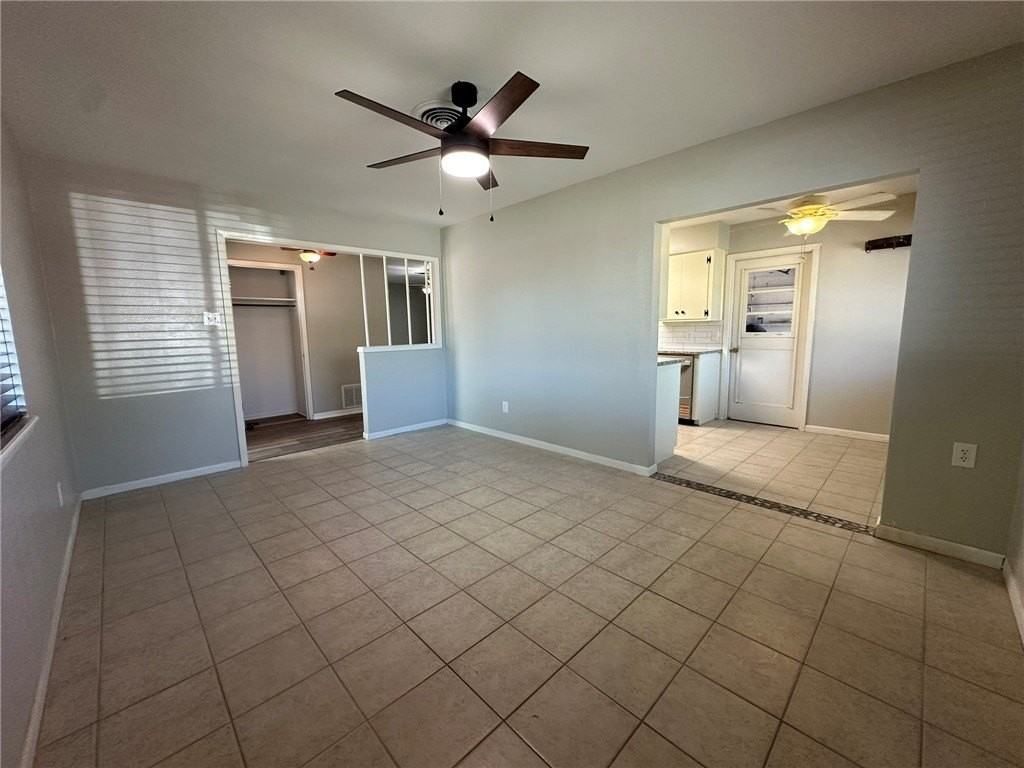 1123 Orion Dr - Photo 5 of 39