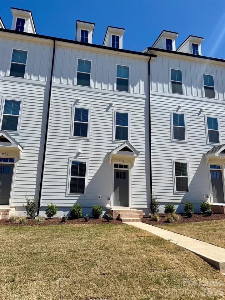 3212 Drift St - Photo 2 of 26