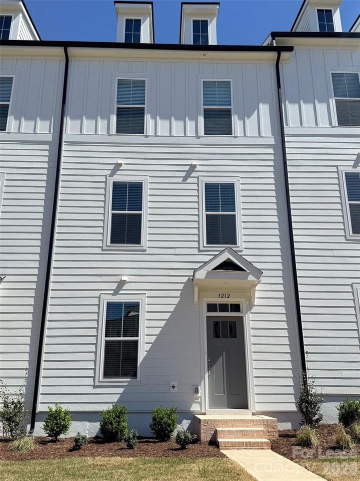 3212 Drift St - Photo 4 of 26