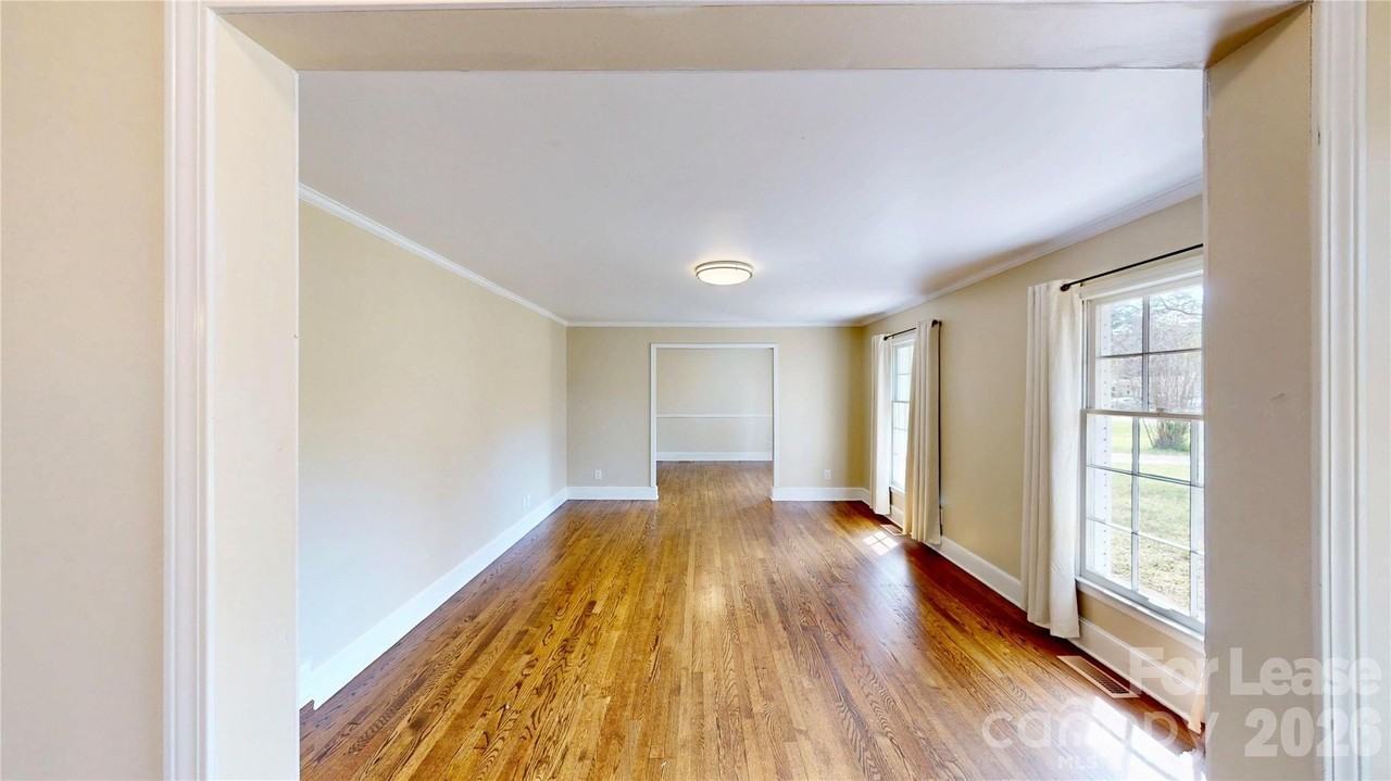 6821 View Way Dr - Photo 3 of 39