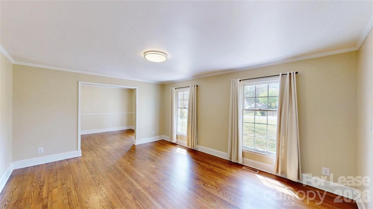 6821 View Way Dr - Photo 4 of 39