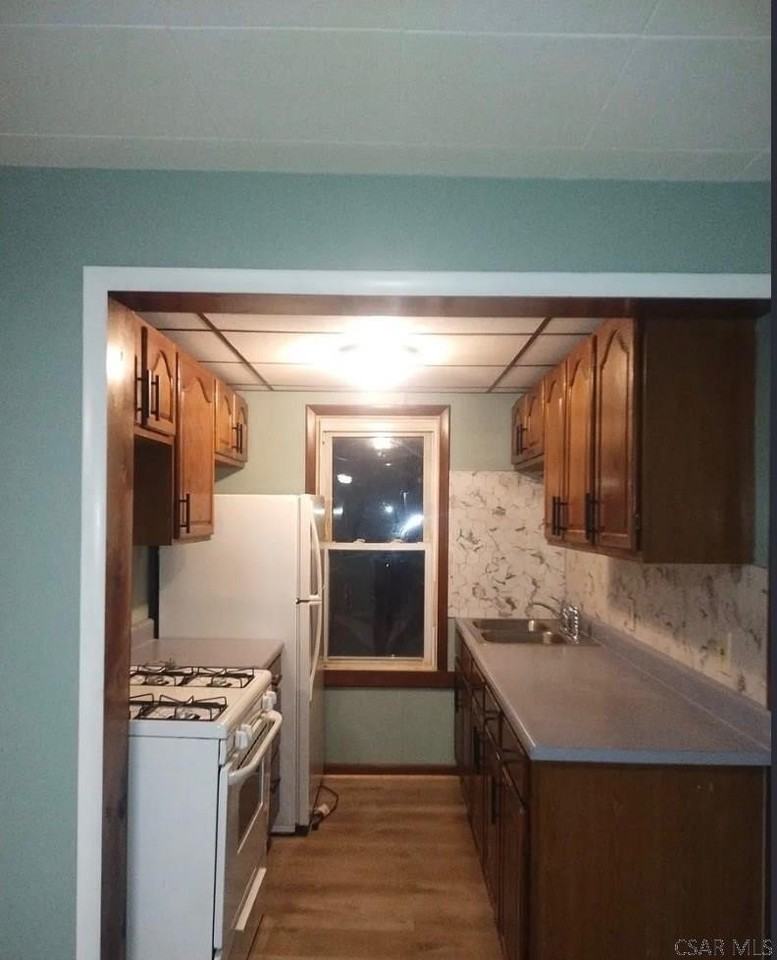 444 Stone St - Photo 4 of 18