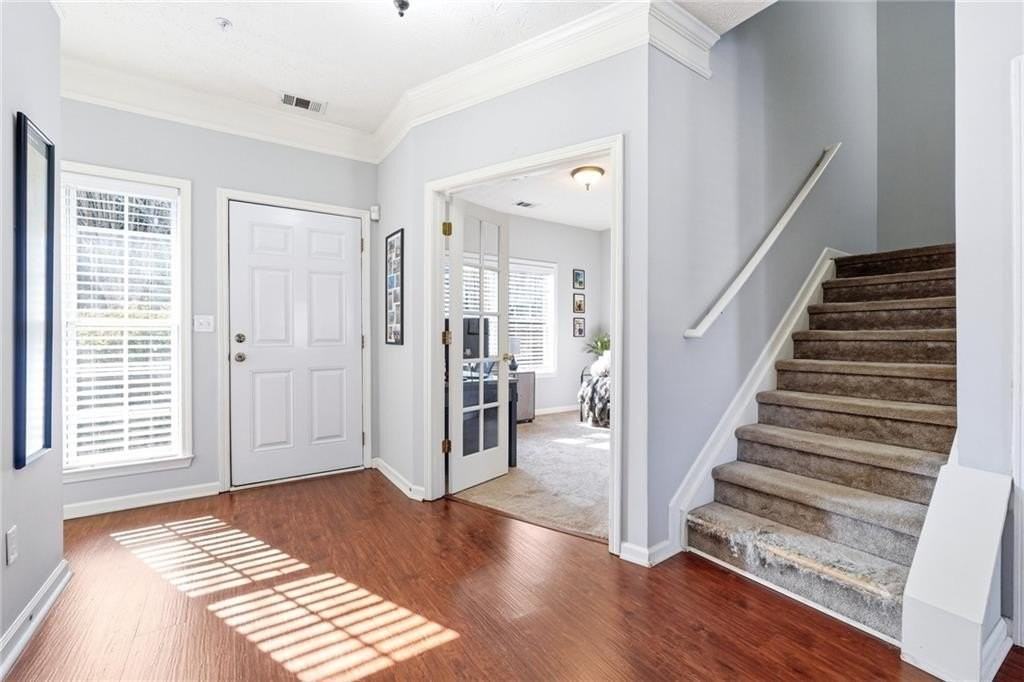 410 Lantern Ln - Photo 3 of 25