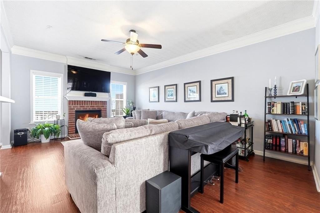 410 Lantern Ln - Photo 4 of 25