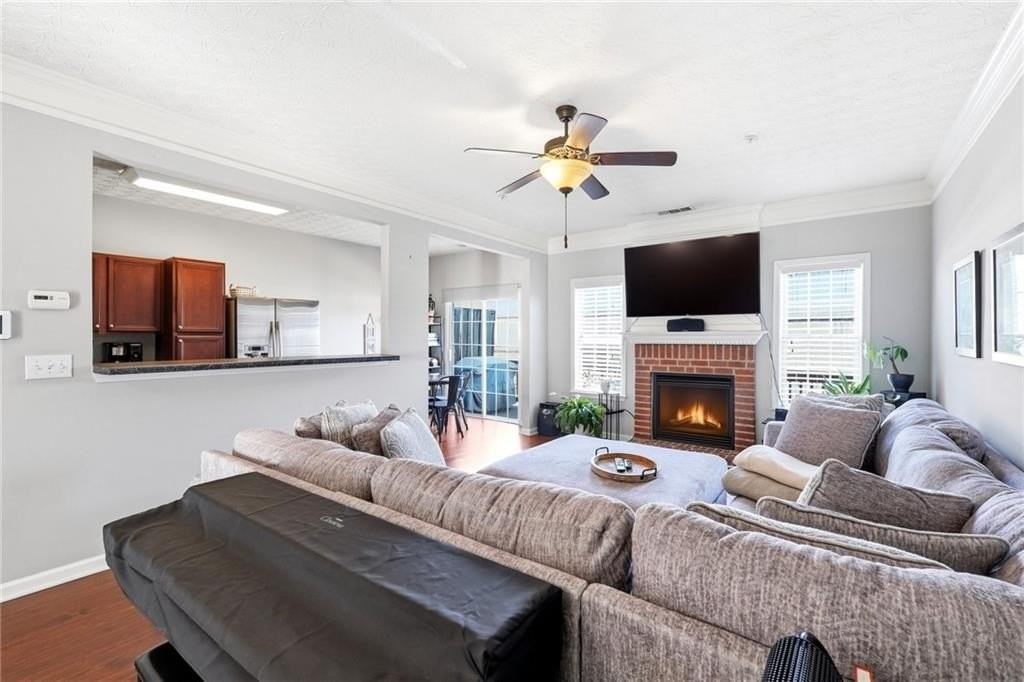 410 Lantern Ln - Photo 5 of 25