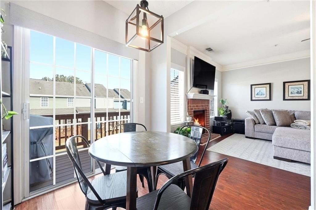 410 Lantern Ln - Photo 6 of 25