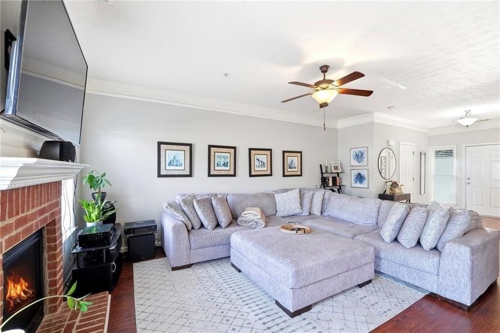 410 Lantern Ln - Photo 7 of 25