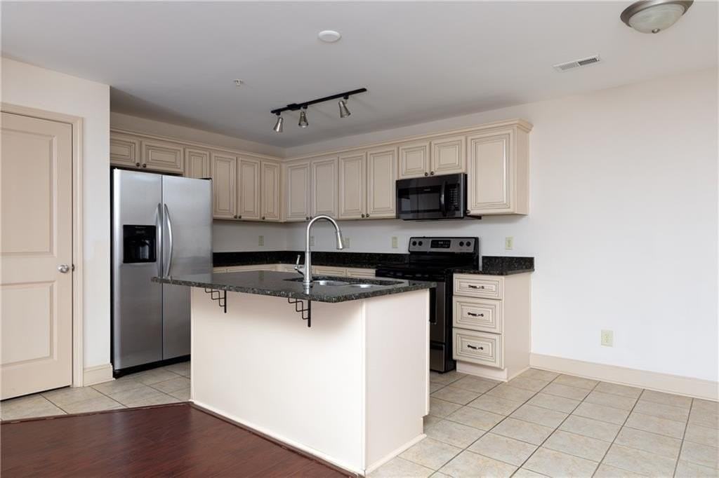 804 Madison Ln Se - Photo 5 of 15