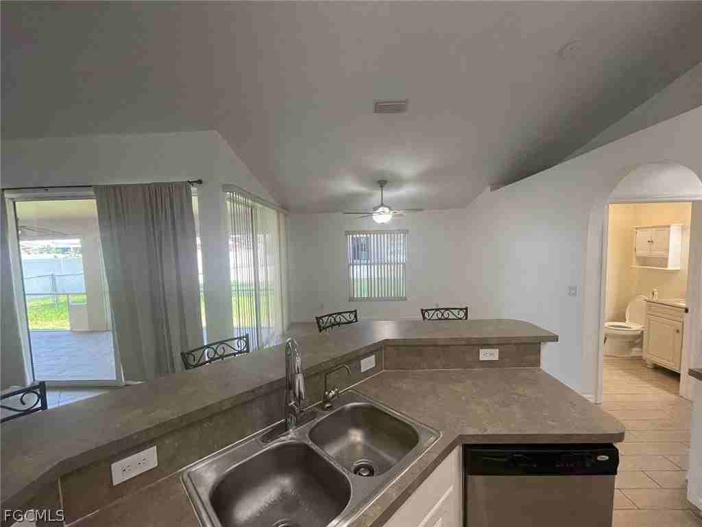 2842 Nw 5th Ave - Photo 6 of 25