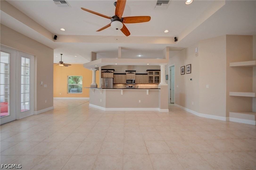 638 Parkdale Blvd - Photo 4 of 35