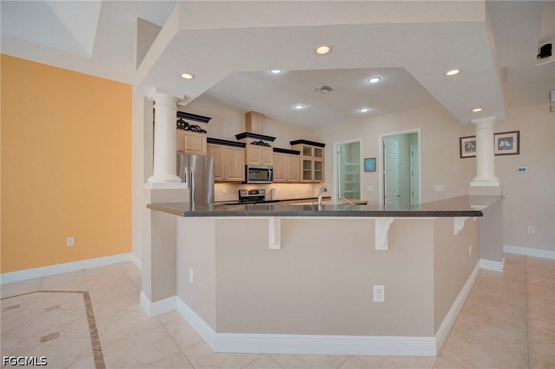 638 Parkdale Blvd - Photo 6 of 35