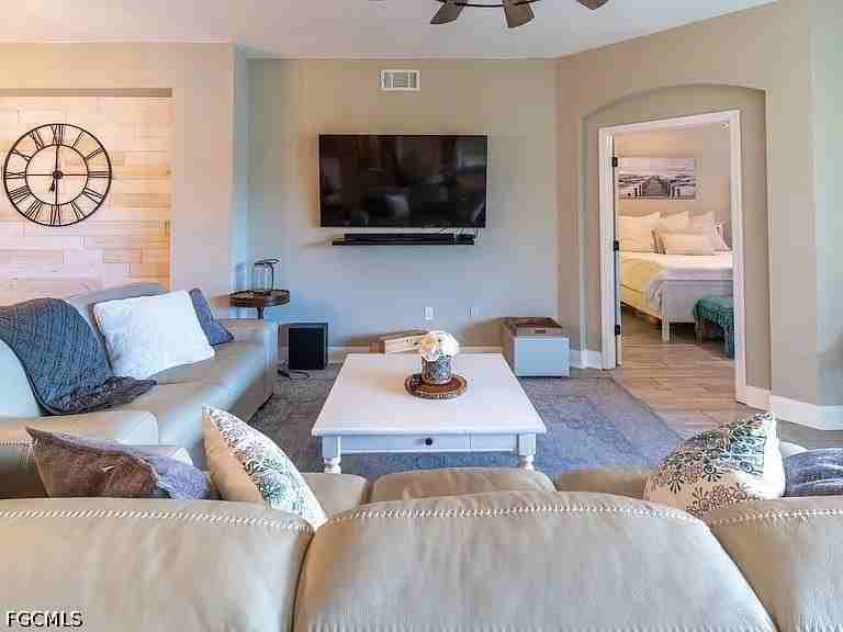 23084 Lone Oak Dr - Photo 3 of 30