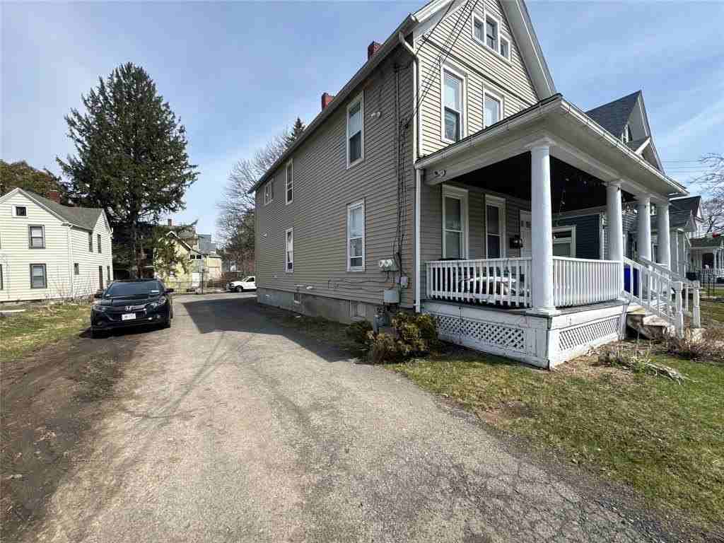 44 Leroy St - Photo 2 of 13