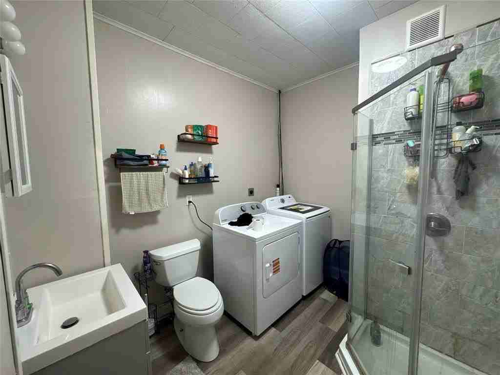 44 Leroy St - Photo 6 of 13