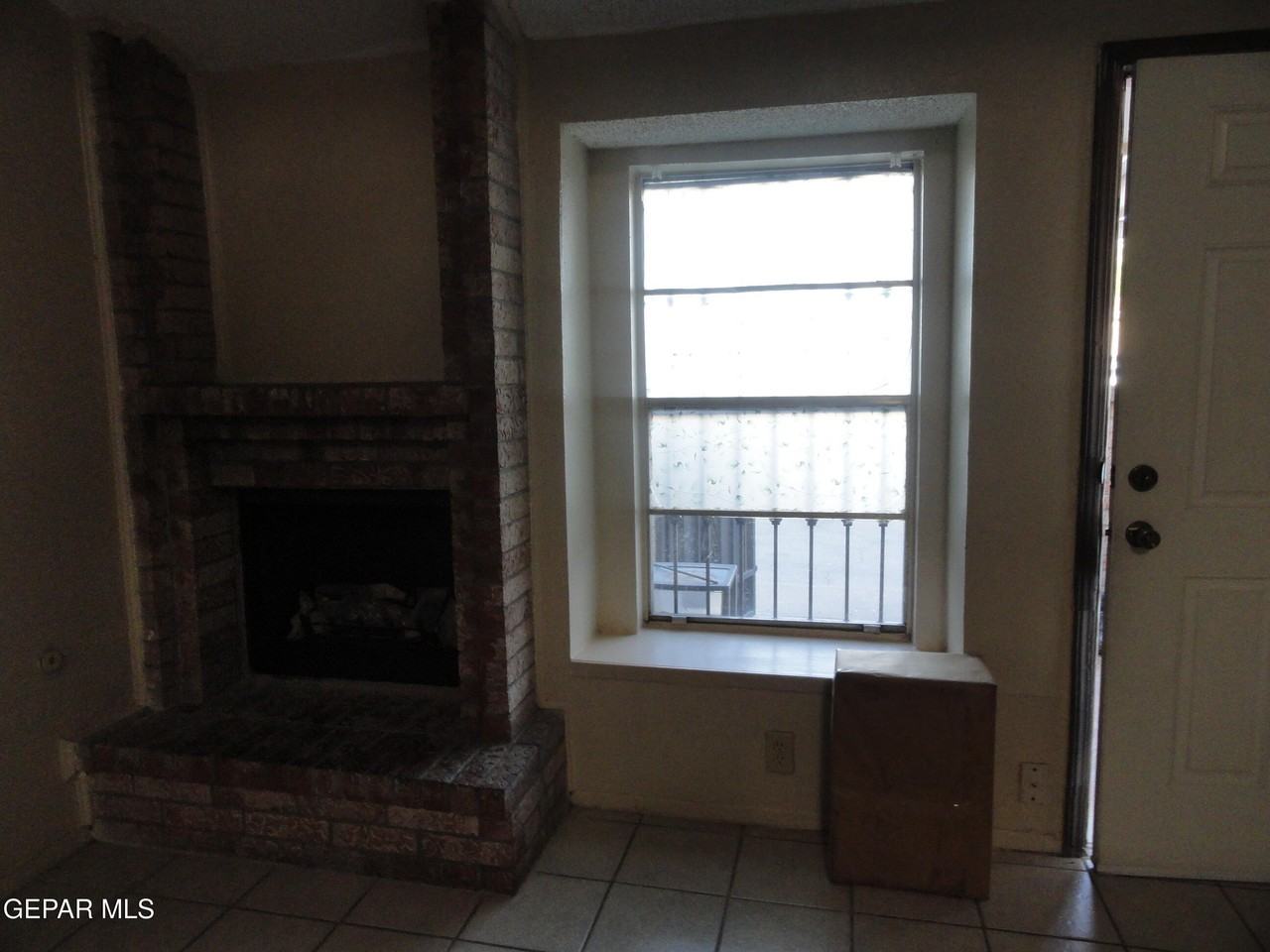 619 White Cliffs Dr Apt A - Photo 2 of 7