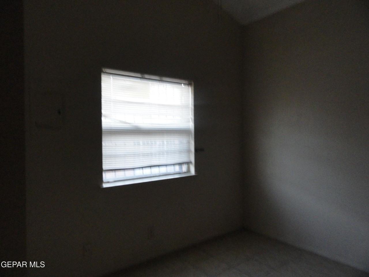 619 White Cliffs Dr Apt A - Photo 3 of 7