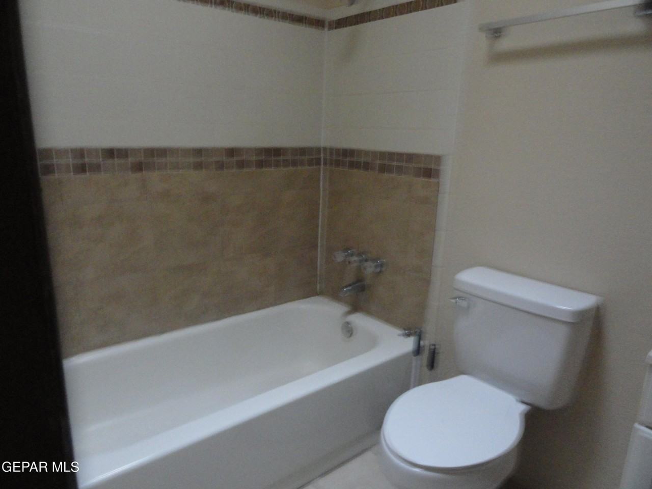 619 White Cliffs Dr Apt A - Photo 4 of 7