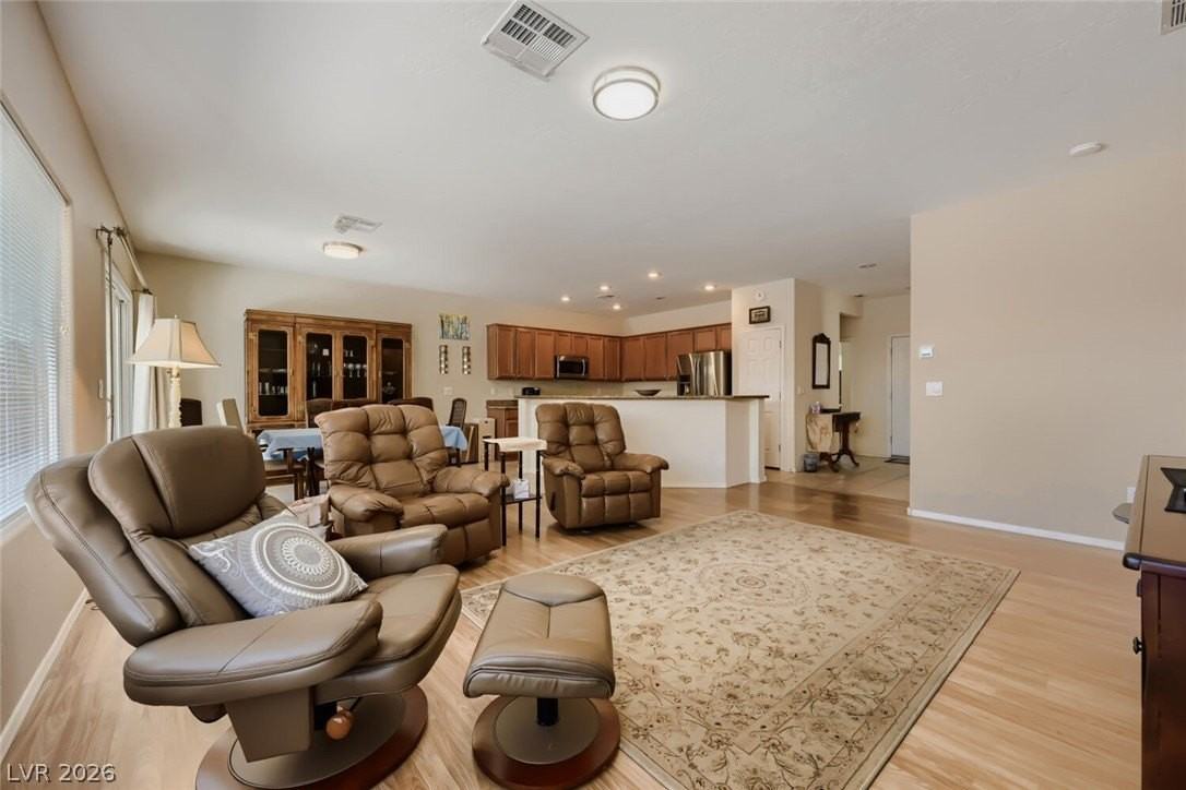 7536 Chaffinch St - Photo 4 of 46