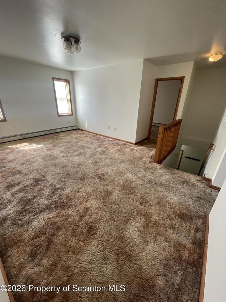 715 Mill St - Photo 4 of 15