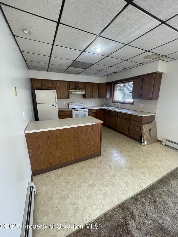 715 Mill St - Photo 5 of 15