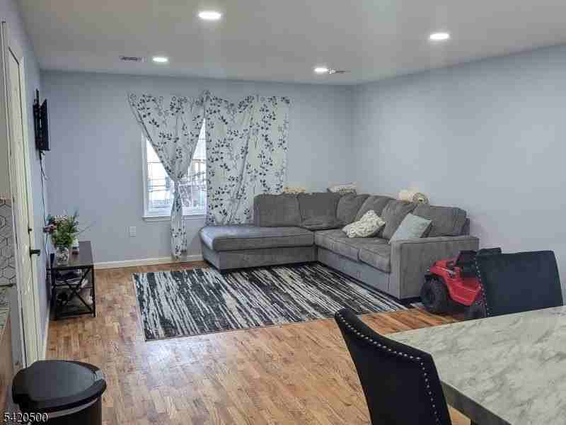 544 Court St - Photo 2 of 14