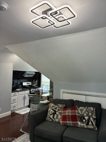 925 South St - Photo 2 of 7