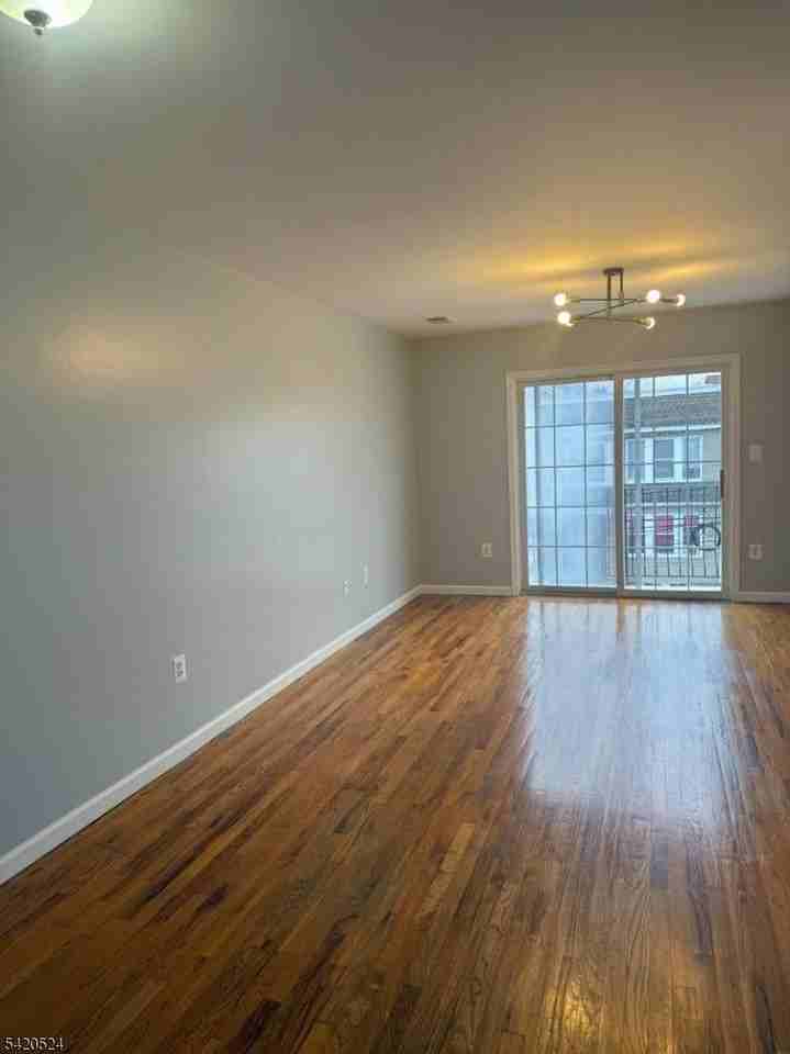 537 S 18th St - Photo 4 of 12