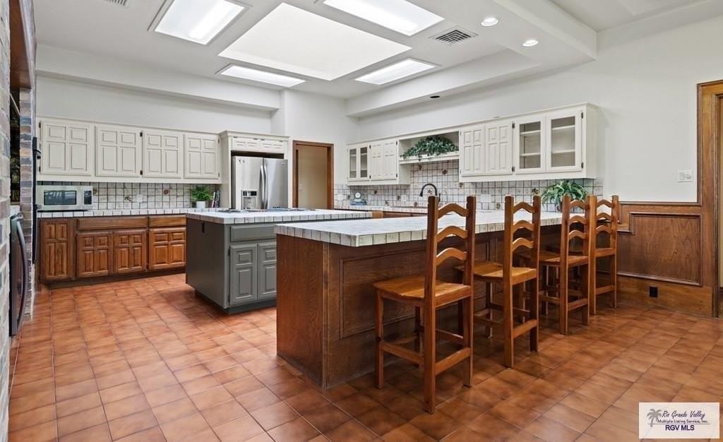 1301 Palm Valley Dr E - Photo 2 of 29